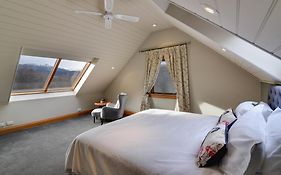 Manata Homestead & Lodge